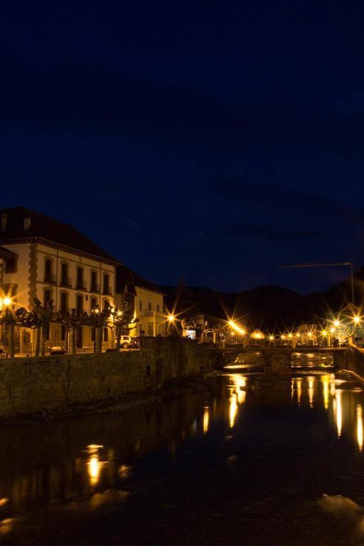 Hostal Orialde Ochagavía Buitenkant foto
