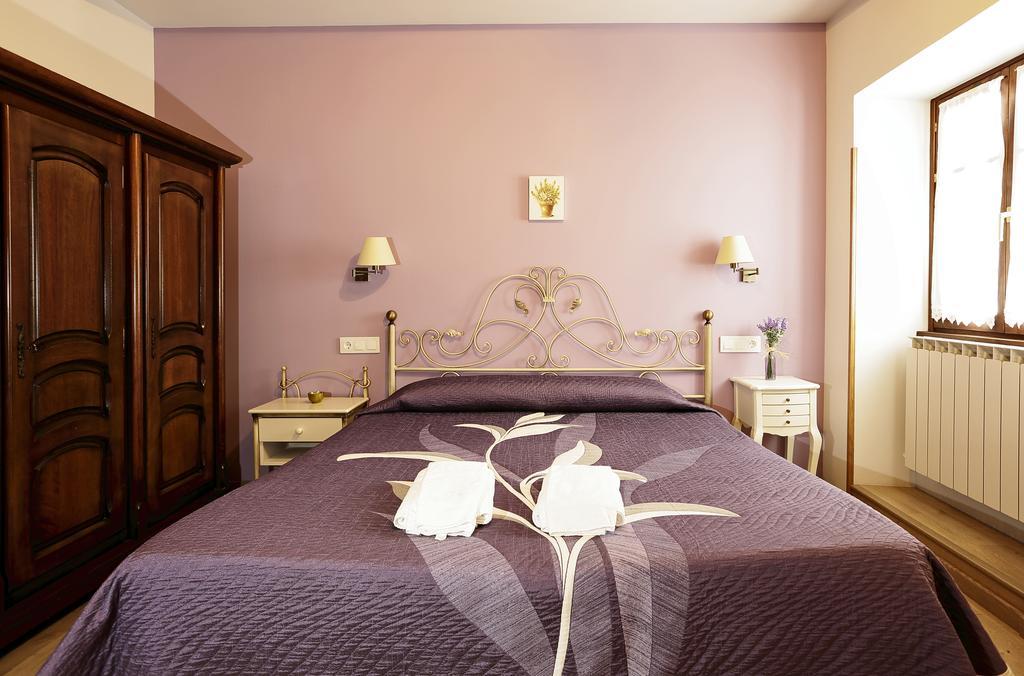 Hostal Orialde Ochagavía Buitenkant foto