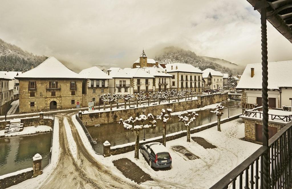 Hostal Orialde Ochagavía Buitenkant foto