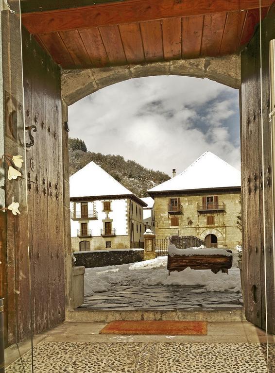 Hostal Orialde Ochagavía Buitenkant foto
