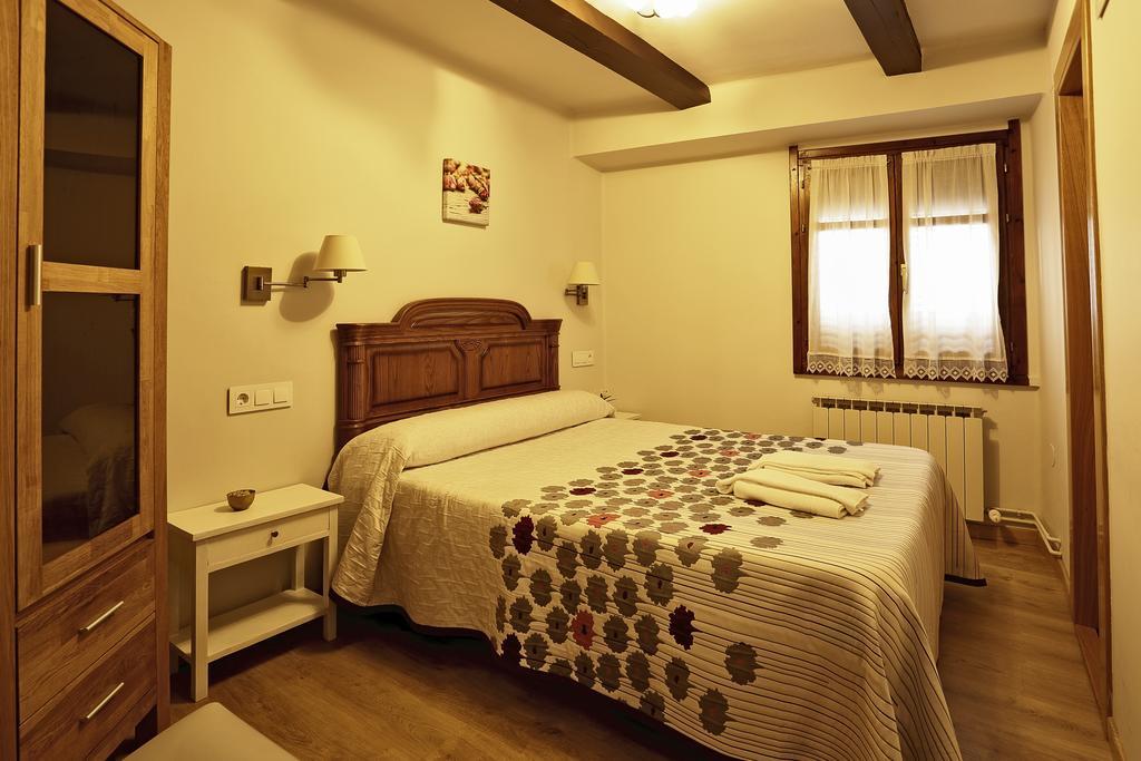 Hostal Orialde Ochagavía Buitenkant foto